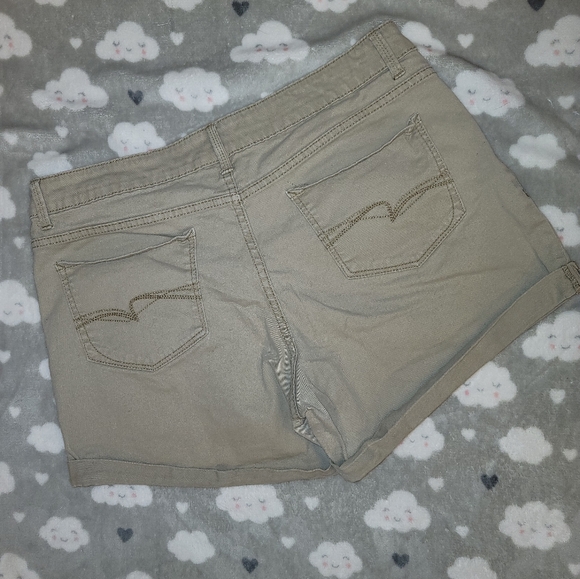Faded Glory cuffed khaki shorts womens size 14 - Picture 2 of 2